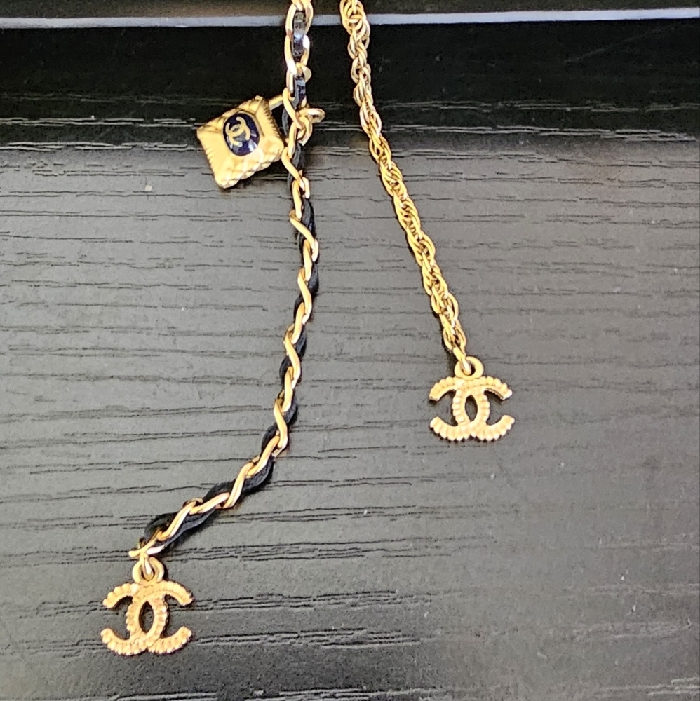 Chanel gold chain link necklace with charm - Picture 4 of 7